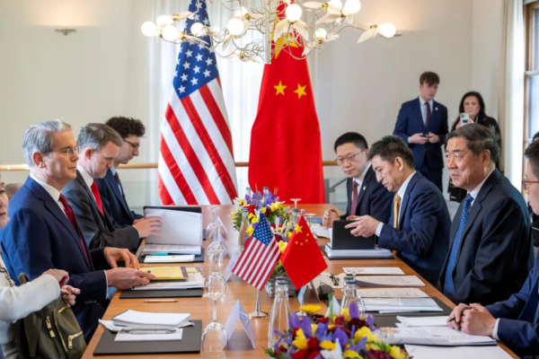 : American and Chinese flags displayed during an official diplomatic meeting.