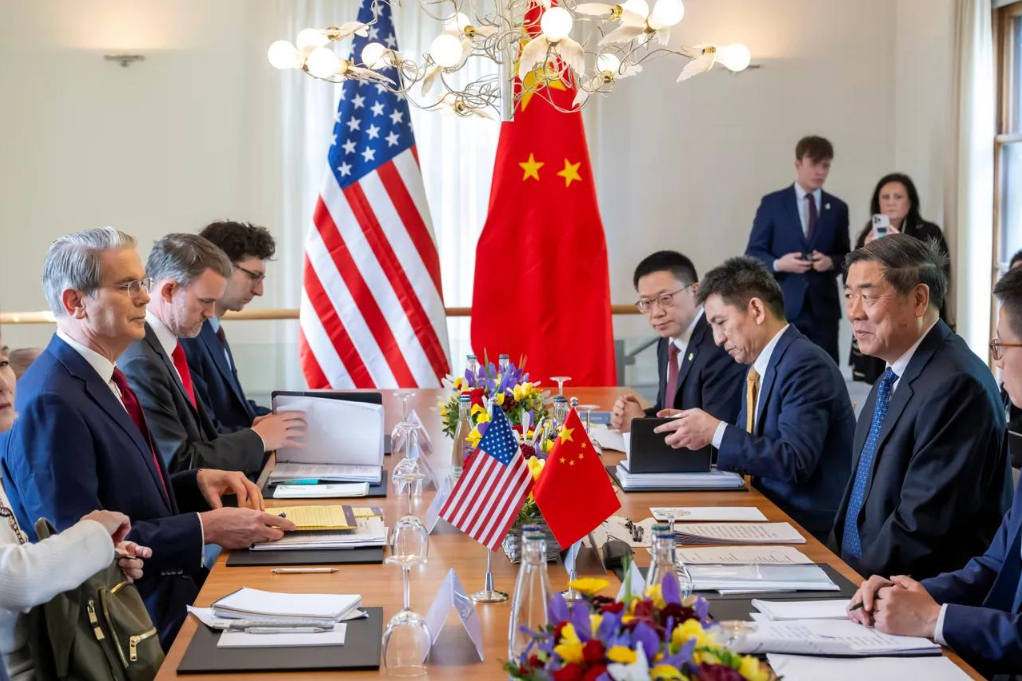 : American and Chinese flags displayed during an official diplomatic meeting.